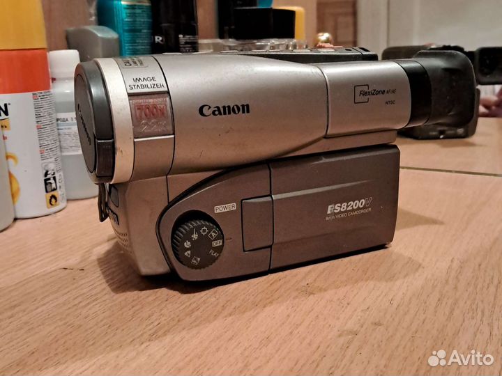 Видеокамера canon es8200va