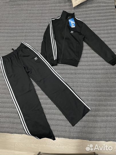 Спортивный костюм adidas новый