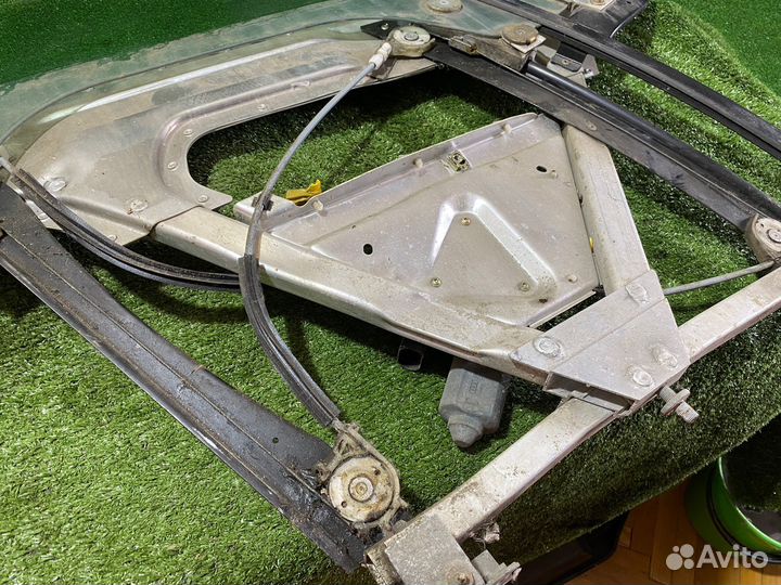 Стеклоподьемник правый Audi TT 8N