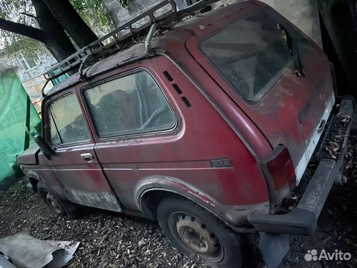 LADA 4x4 (Нива) 1.7 МТ, 1998, битый, 200 000 км