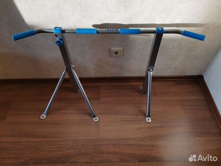 Турник настенный