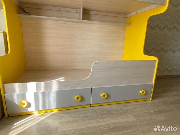 Двухъярусная кровать бу с матрасами