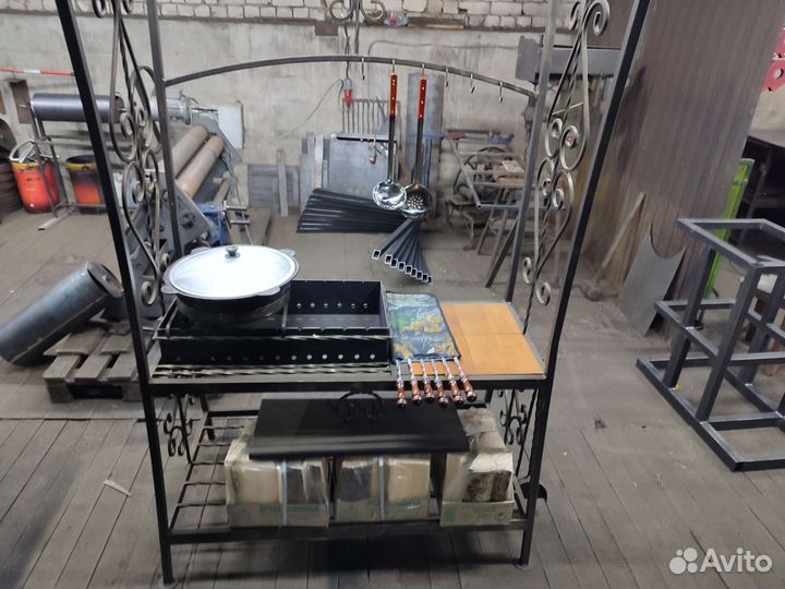 Мангал с крышей