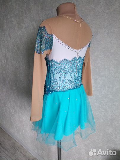 Костюм для выступлений по фигурному катанию