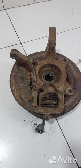 Кулак поворотный передний правый