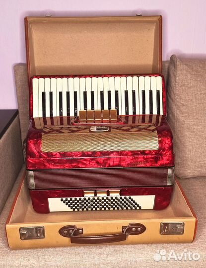 Аккордеон немецкий продам