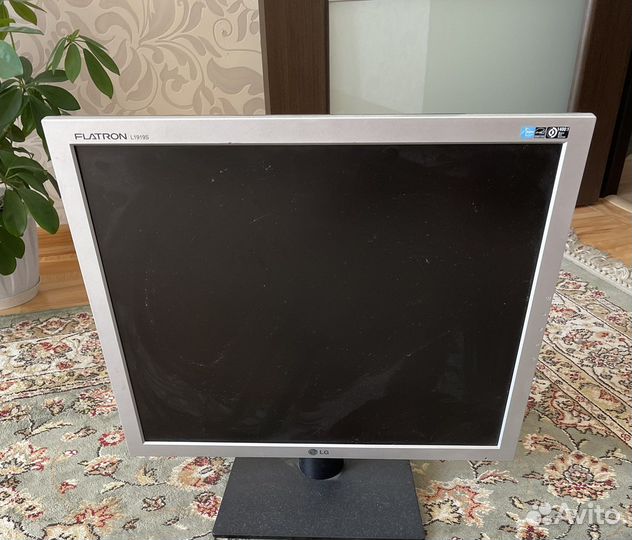 Монитор LG flatron l 1919s