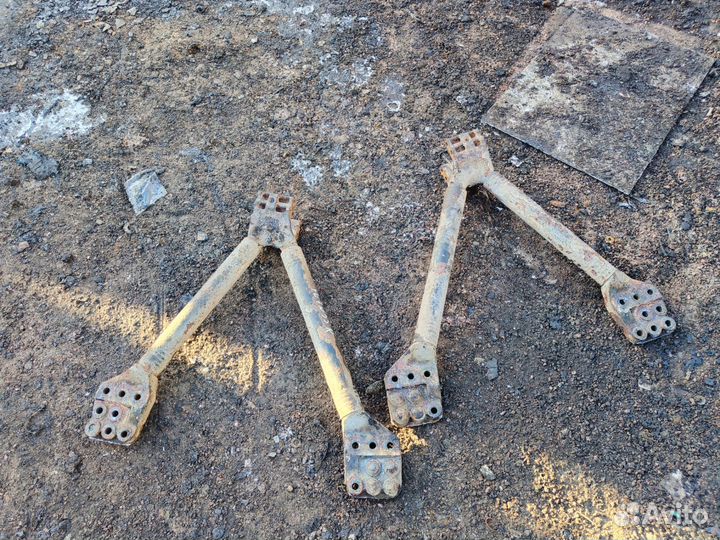 Кронштейн реактивной тяги ленивого Моста Volvo F12