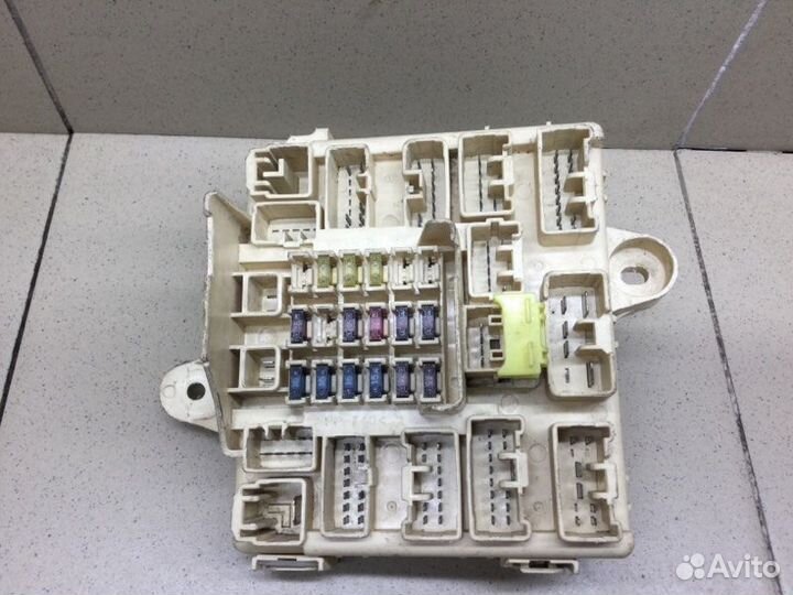 Блок предохранителей правый Lexus Is 200 1999-2005