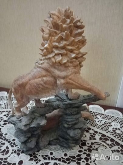 Статуэтка пластик