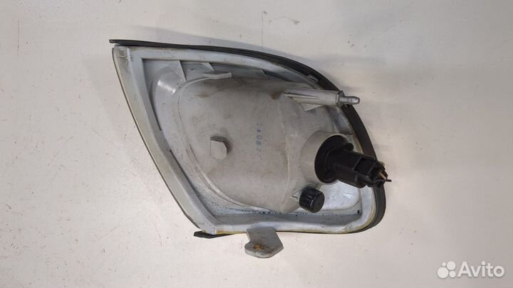 Поворот Hyundai Trajet, 2004