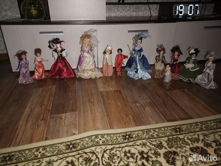 Куклы фарфоровые