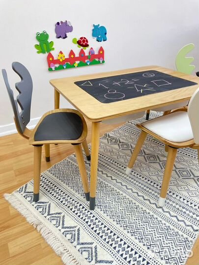 Детский стол монтессори 