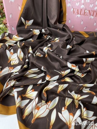 Шелковый платок Valentino
