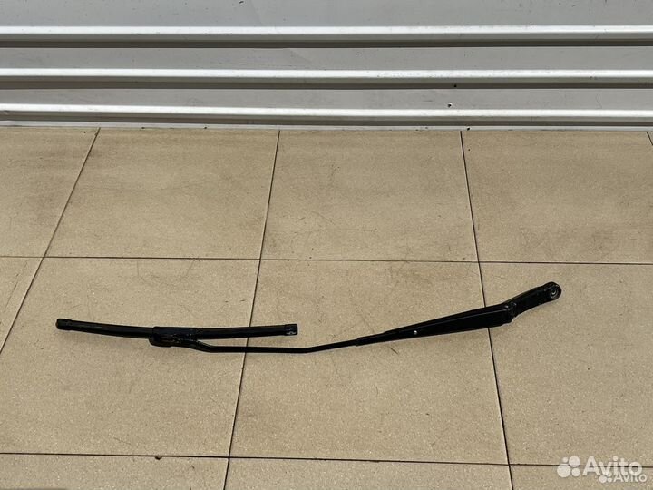 Поводок дворника правый Volkswagen Polo 5