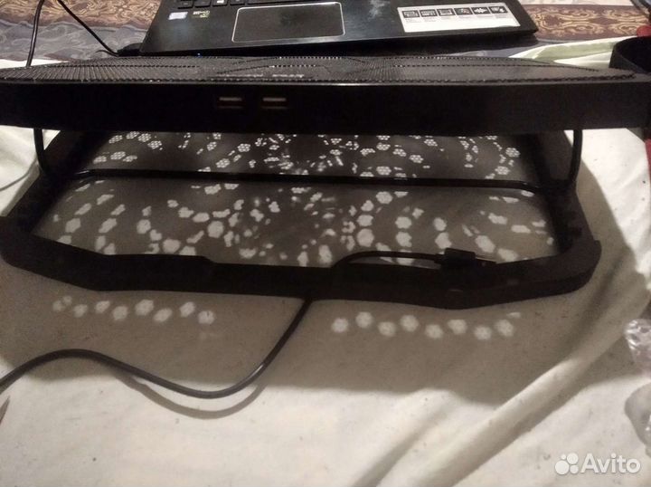 Подставка с охлаждением