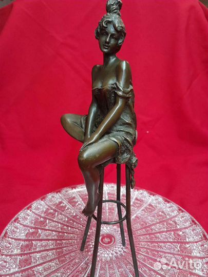 Статуэтка бронзовая Франция