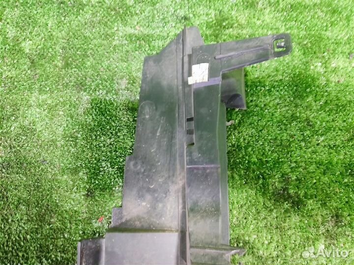 Дефлектор радиатора левый Renault Scenic 2 (JM) 2