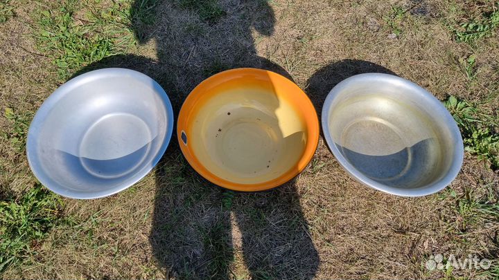 Алюминиевый и эмалированный таз. СССР