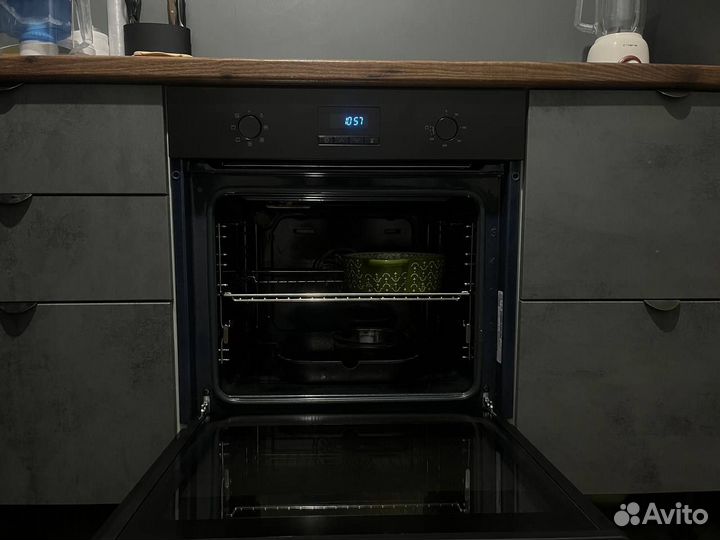 Электрический духовой шкаф Samsung NV68A1110