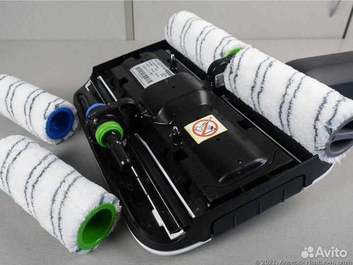 Белая электрошвабра пылесос Karcher FC7 по частям
