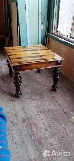 Старинный антикварный стол