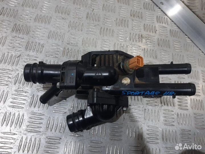 Корпус термостата Kia Sportage QL G4KJ 2019