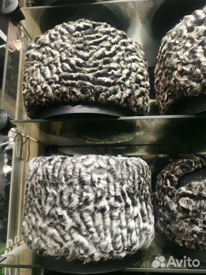 Каракулевая шапка