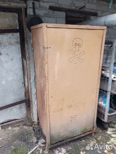 Ящик металлический для хранения газовых баллонов