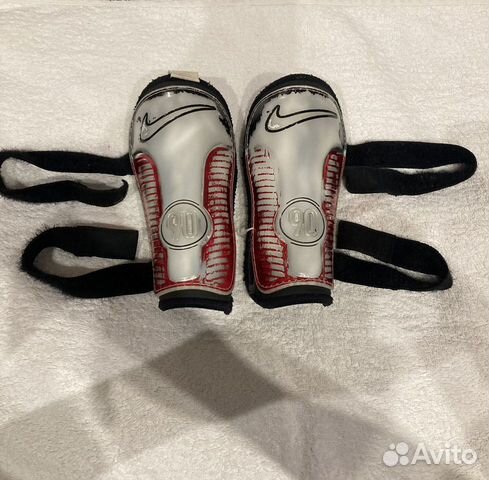 Винтажные футбольные щитки от Nike серия Total 90