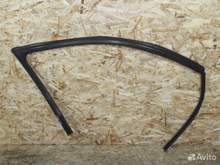 Уплотнитель стекла двери передний Kia Ceed 3