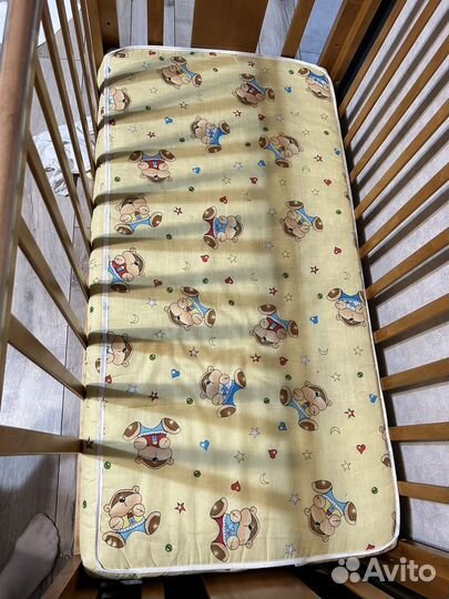 Детская кроватка с поперечным маятником