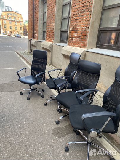 Офисное кресло