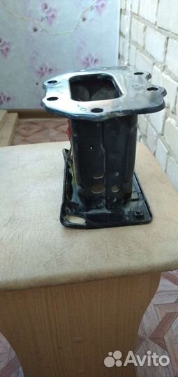 Кронштейн усилителя переднего бампера, левый