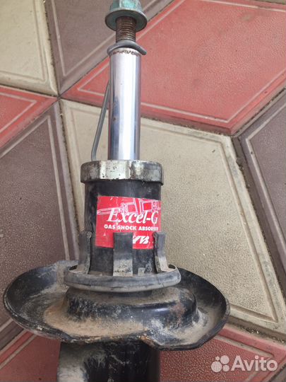 Амортизаторы передние на Шкода Октавия А5