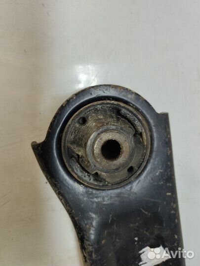 Рычаг подвески нижний передний правый Nissan Tiida