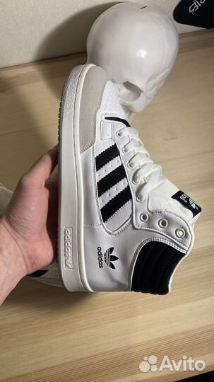 Зимние кроссовки adidas