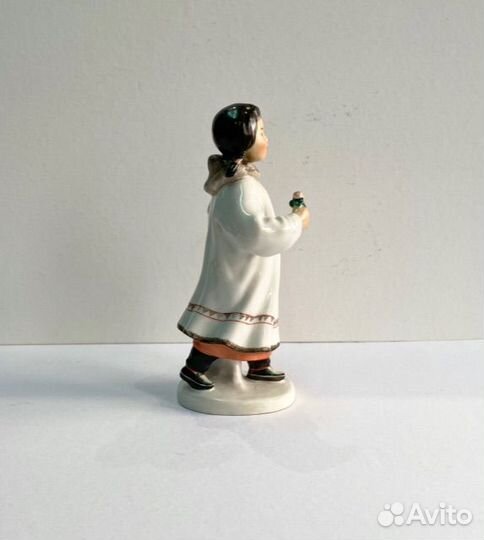 Скульптура « Якутка с цветком» 1950-е гг лфз