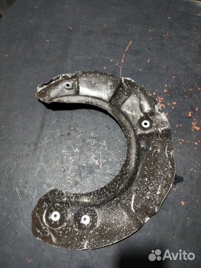 Щиток тормозного диска передний левый Bmw 5 F10