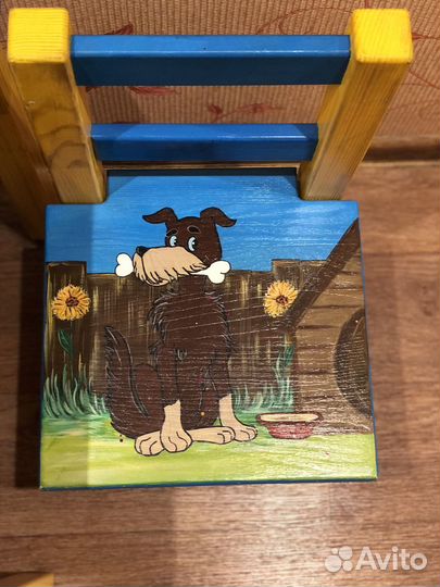 Детский столик и 2 стульчика