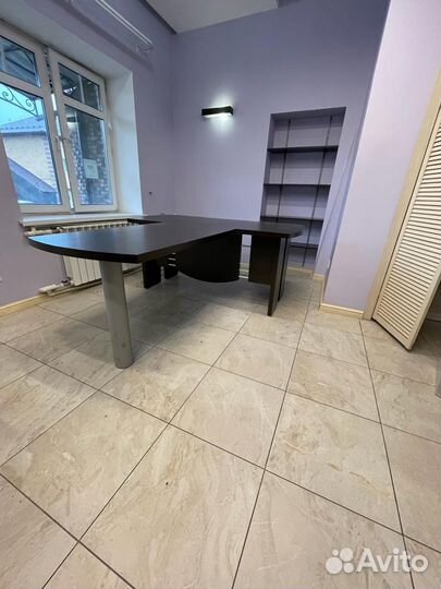 Стол руководителя с брифингом