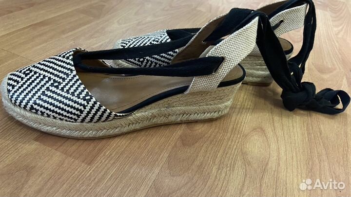Босоножки 39