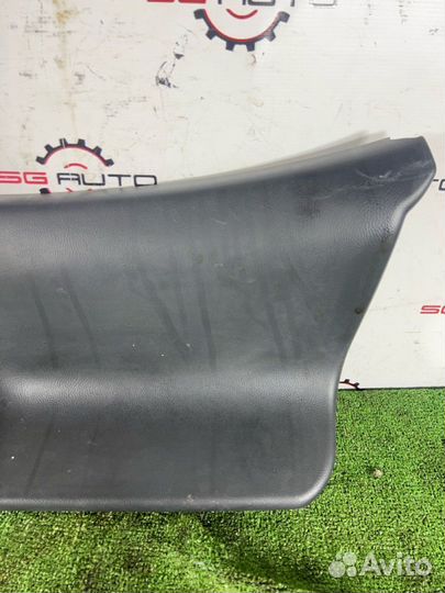 Обшивка крышки багажника Toyota Celica ZZT231