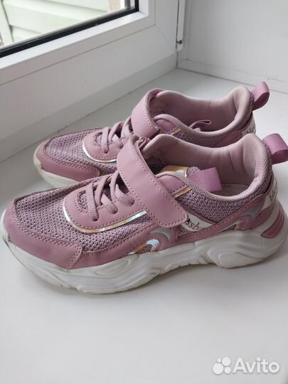 Кроссовки 35