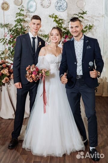 Ведущий и Event Dj Ди джей с оборудованием 