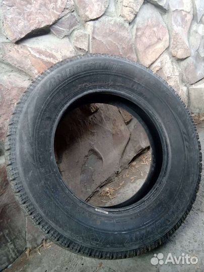 Bridgestone Blizzak VRX 215/65 R16