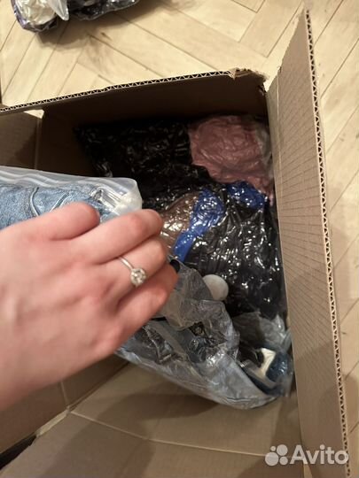 Вещи женские в коробке