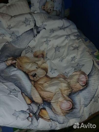 Набор в кроватку, подушки и одеяло