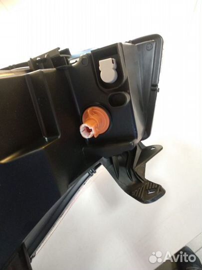 Фара перед Nissan Almera g15