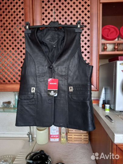 Кожаная безрукавка